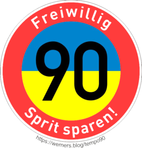 Graphik in Form eines Verkehrsschildes: Freiwillig Tempo 90 - Das innere ist statt weiß in den Farben der Ukraine gehalten (blau/gelb).